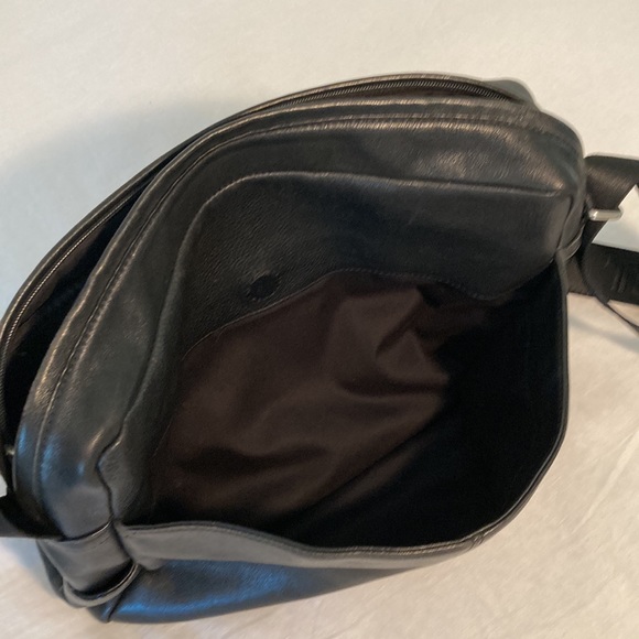 Tumi leather messenger tech lots of pockets - Picture 9 of 16